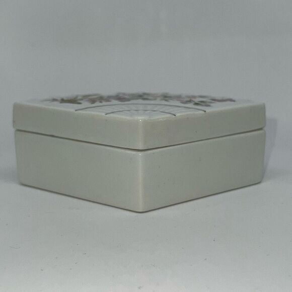 Vintage Avon Handcrafted Porcelain 1980 Keepsake Fan-shaped Flowers Butterflies - Picture 4 of 7